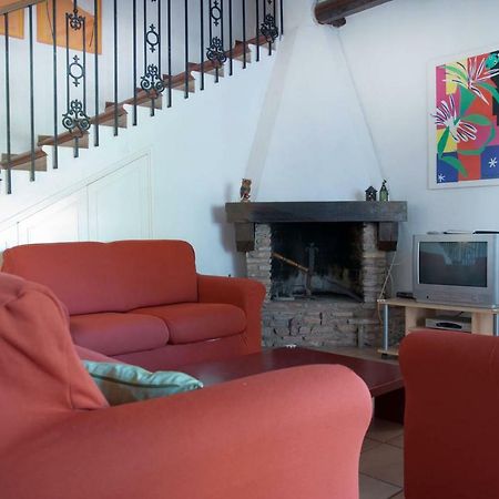 Villa In Пунта-Ала Экстерьер фото